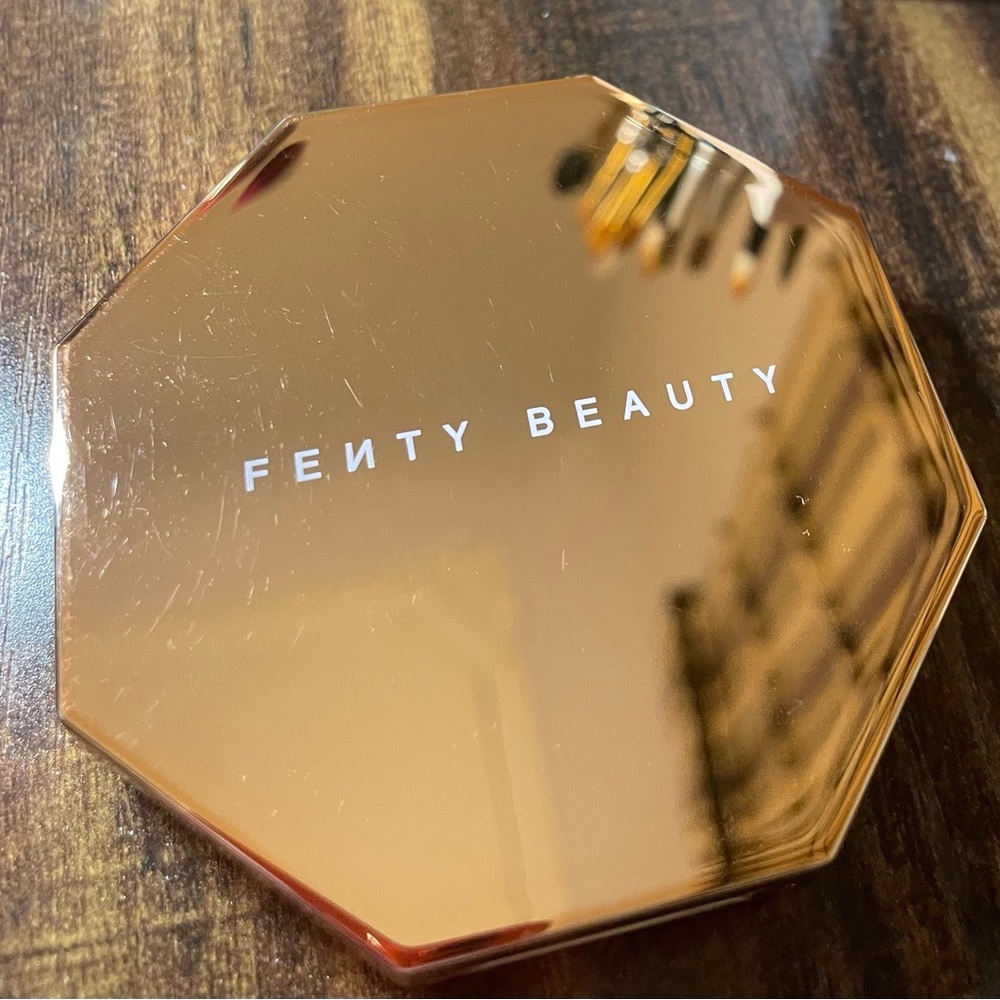 Fenty Beauty Sun Stalk'r Bronzer in Gold NWOT